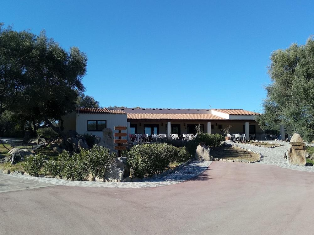 Hostal Liscia Country Relais Sant'Antonio di Gallura Exterior foto