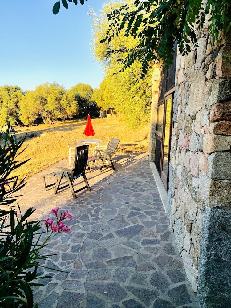 Hostal Liscia Country Relais Sant'Antonio di Gallura Exterior foto
