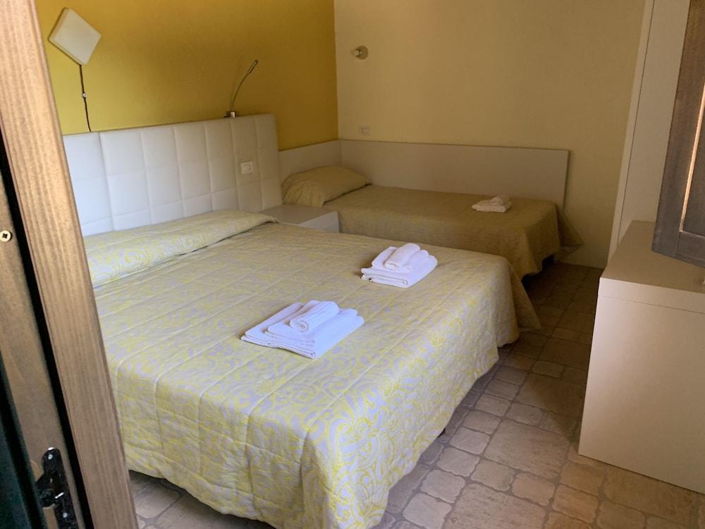Hostal Liscia Country Relais Sant'Antonio di Gallura Exterior foto