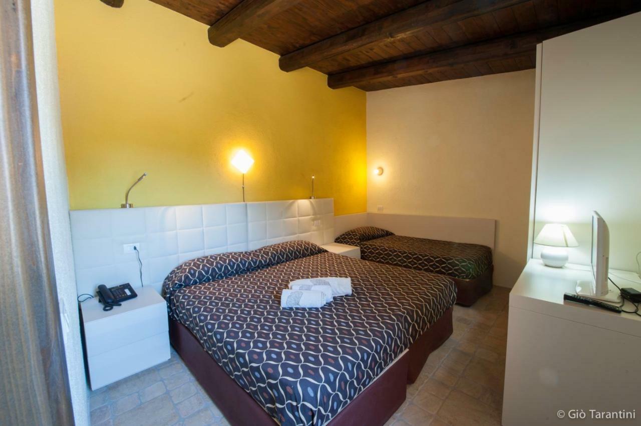 Hostal Liscia Country Relais Sant'Antonio di Gallura Exterior foto