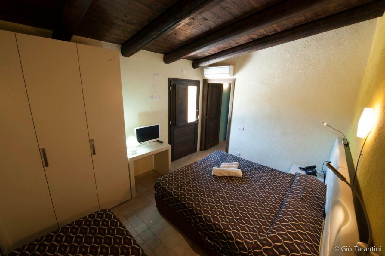 Hostal Liscia Country Relais Sant'Antonio di Gallura Exterior foto