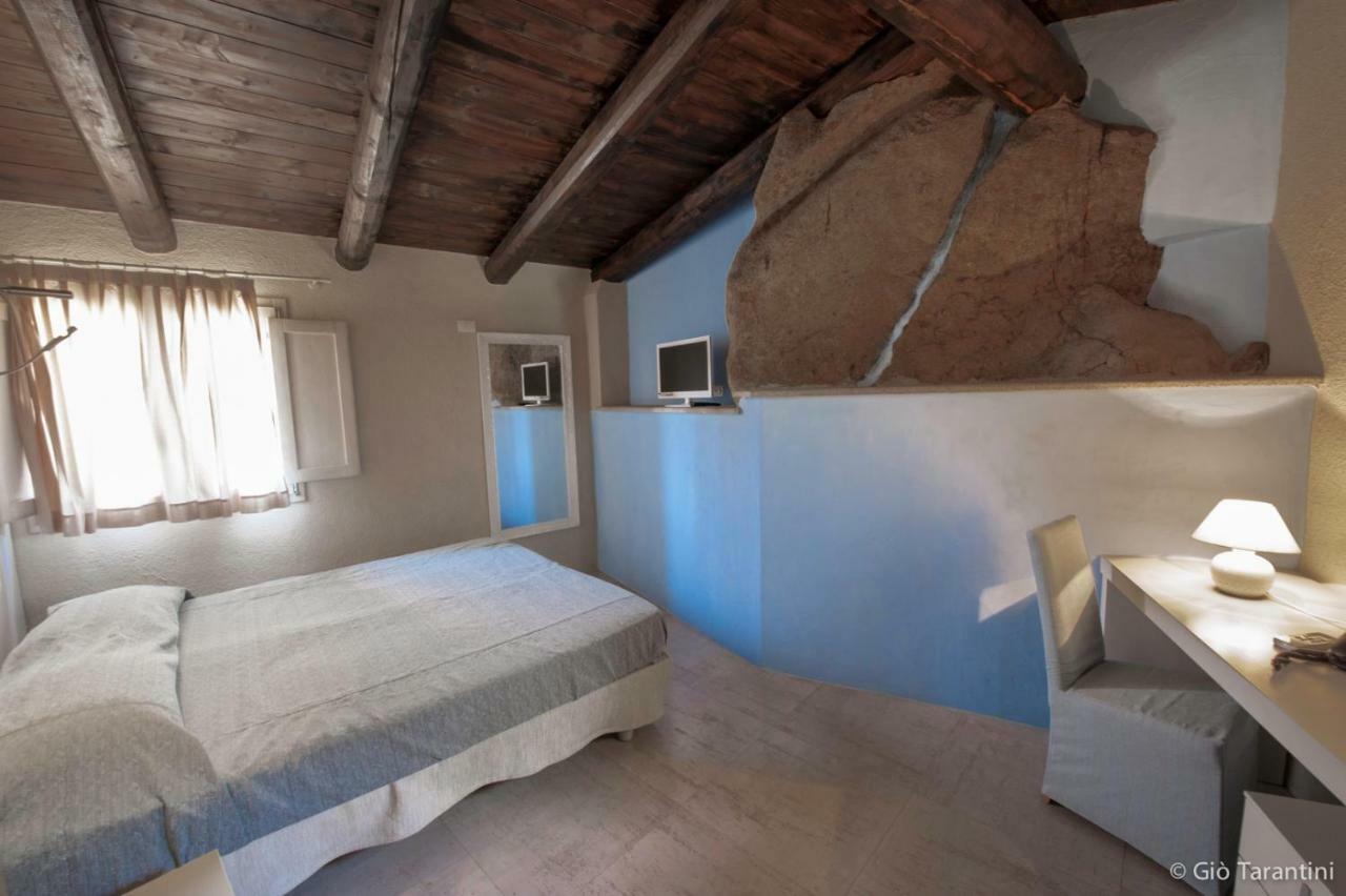 Hostal Liscia Country Relais Sant'Antonio di Gallura Exterior foto