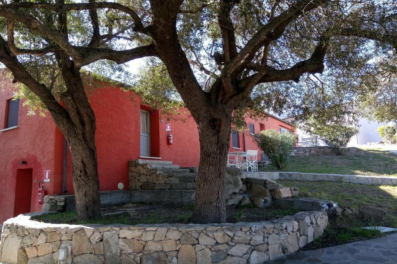 Hostal Liscia Country Relais Sant'Antonio di Gallura Exterior foto